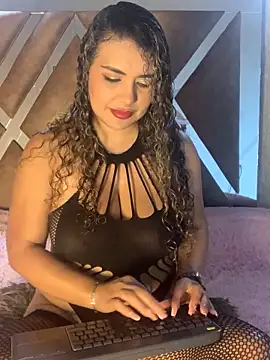 TianaRios Pink online show from March 13, 10:59 pm