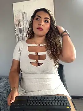 TianaRios Pink online show from March 11, 7:30 pm