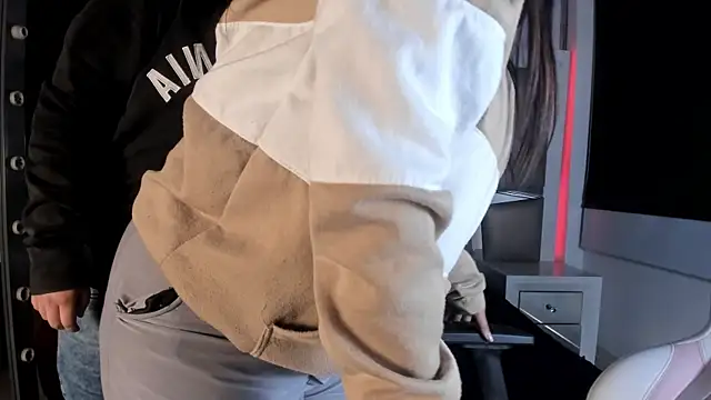 Liany and liam online show from January 17, 4:49 am