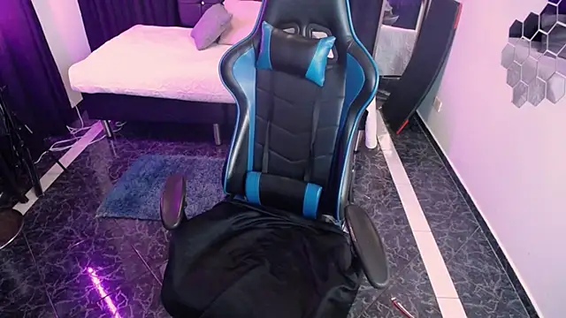 Snapshot of eliana_meaw chatting on February 4, 8:15 pm eliana meaw online show from February 4, 8:15 pm