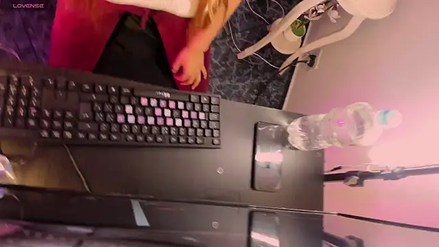 eliana meaw online show from April 7, 10:44 pm