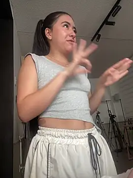 AuroraJohns Pink online show from February 8, 8:39 pm