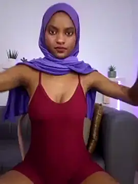 Snapshot of Amira_Alzahra chatting on June 21, 6:36 pm Amira Alzahra online show from June 21, 6:36 pm