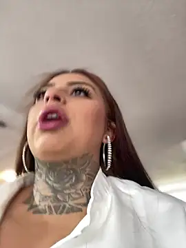 Snapshot of EmilyMoore_Pink chatting on February 3, 9:31 pm EmilyMoore Pink online show from February 3, 9:31 pm