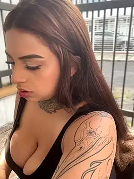 Snapshot of EmilyMoore_Pink chatting on February 2, 9:47 pm EmilyMoore Pink online show from February 2, 9:47 pm