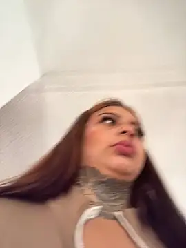 Snapshot of EmilyMoore_Pink chatting on February 10, 7:02 pm EmilyMoore Pink online show from February 10, 7:02 pm