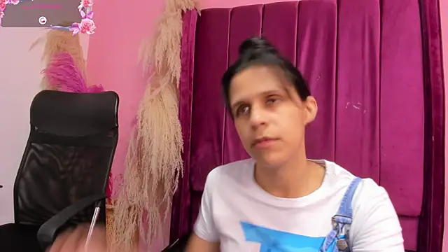 mitzukywinteer online show from April 8, 8:10 pm