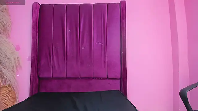 mitzukywinteer online show from April 4, 8:26 pm