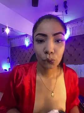 Snapshot of Auri__ chatting on April 25, 7:44 pm Auri online show from April 25, 7:44 pm