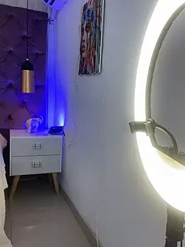 Auri   online show from February 10, 7:35 pm