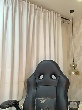 Snapshot of Auri__ chatting on June 26, 7:31 pm Auri online show from June 26, 7:31 pm