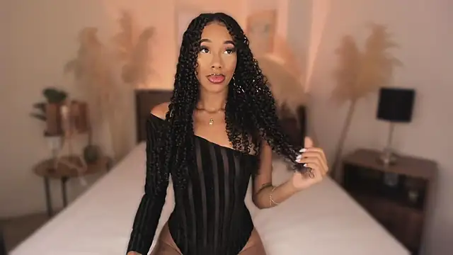 KaryMooon online show from April 10, 9:00 pm