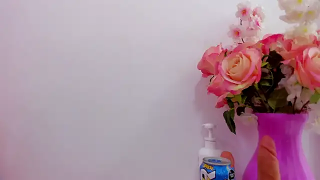 Snapshot of zaira_skinny chatting on July 5, 3:44 am zaira skinny online show from July 5, 3:44 am