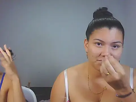 Helena-Paola online show from February 1, 11:25 pm