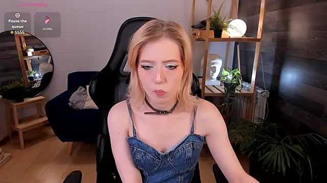 MoonlightAsuna online show from April 7, 1:35 pm