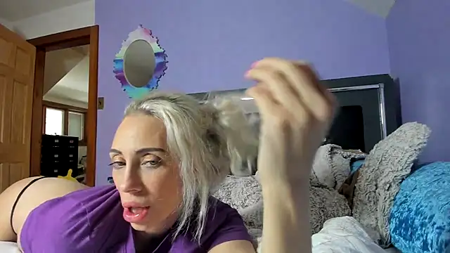 Snapshot of LindseyFAFO chatting on February 11, 4:40 pm LindseyFAFO online show from February 11, 4:40 pm