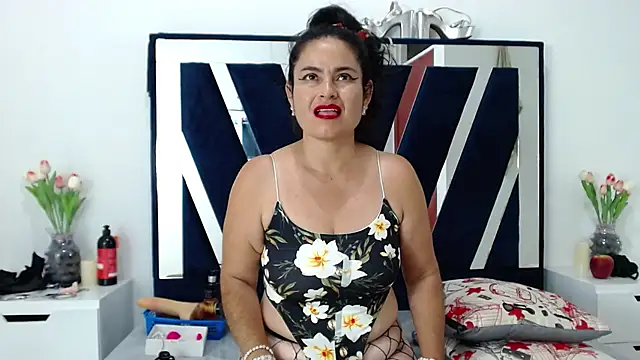 CrystallGomes online show from February 28, 3:00 pm