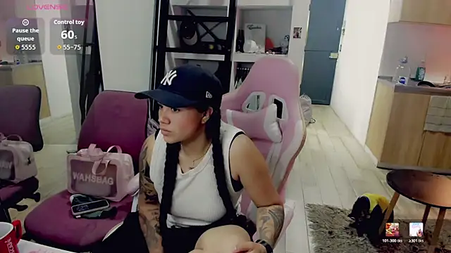 VictoriaHoneyy online show from May 26, 1:58 am