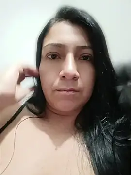 Snapshot of Katysaez chatting on May 22, 4:32 am Katysaez online show from May 22, 4:32 am