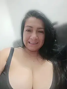 Snapshot of Katysaez chatting on June 5, 4:17 am Katysaez online show from June 5, 4:17 am