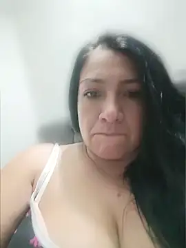 Snapshot of Katysaez chatting on June 2, 4:34 am Katysaez online show from June 2, 4:34 am