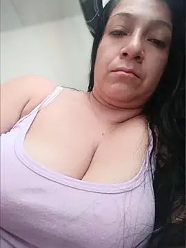 Snapshot of Katysaez chatting on May 28, 9:43 pm Katysaez online show from May 28, 9:43 pm