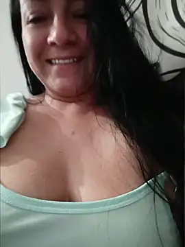Snapshot of Katysaez chatting on May 14, 5:04 am Katysaez online show from May 14, 5:04 am