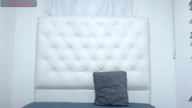 brunaroyale online show from April 8, 1:56 pm