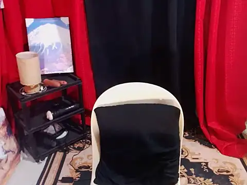 Snapshot of ExoticBigcockQueen chatting on June 10, 8:32 pm ExoticBigcockQueen online show from June 10, 8:32 pm