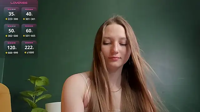 Snapshot of baby_annn chatting on August 2, 3:05 am baby annn online show from August 2, 3:05 am