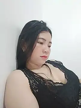 LoveLillyy69 online show from June 6, 2:11 pm