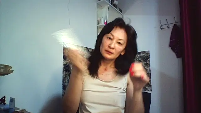 Snapshot of bella2322 chatting on February 21, 3:08 am bella2322 online show from February 21, 3:08 am