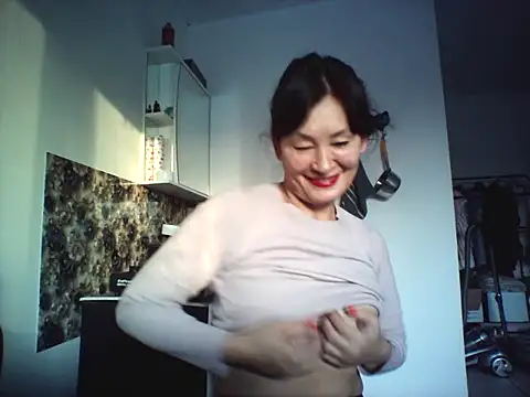 Snapshot of bella2322 chatting on February 1, 11:30 am bella2322 online show from February 1, 11:30 am