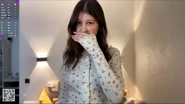 LouiseChavez online show from April 14, 8:19 am