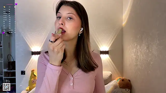 LouiseChavez online show from March 27, 8:11 am