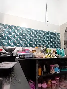 Hot-Tinaa online show from March 10, 6:50 am