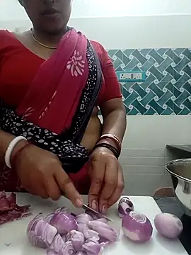 Hot-Tinaa online show from March 24, 3:01 pm