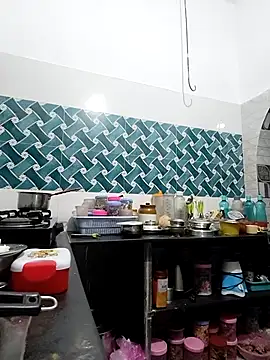 Hot-Tinaa online show from March 6, 4:02 pm