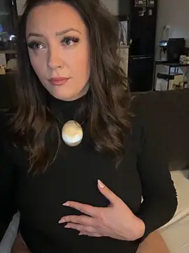 Snapshot of 21tweetypie21 chatting on February 15, 7:02 pm 21tweetypie21 online show from February 15, 7:02 pm