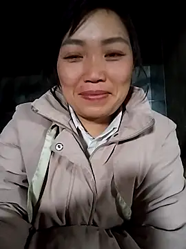 Snapshot of lia-coy chatting on February 13, 12:54 am lia-coy online show from February 13, 12:54 am