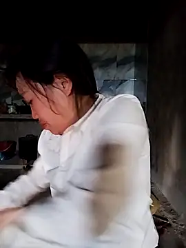 Snapshot of lia-coy chatting on February 16, 12:42 am lia-coy online show from February 16, 12:42 am