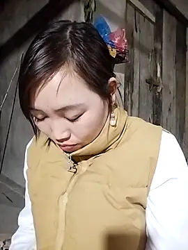 lia-coy online show from March 15, 5:31 pm