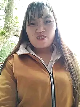 lia-coy online show from April 24, 12:45 am