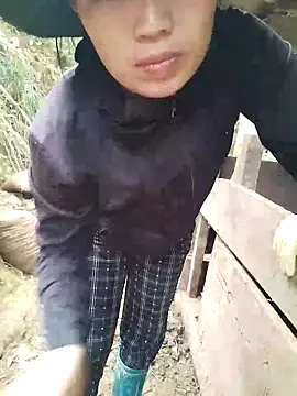 Snapshot of lia-coy chatting on February 14, 4:13 am lia-coy online show from February 14, 4:13 am