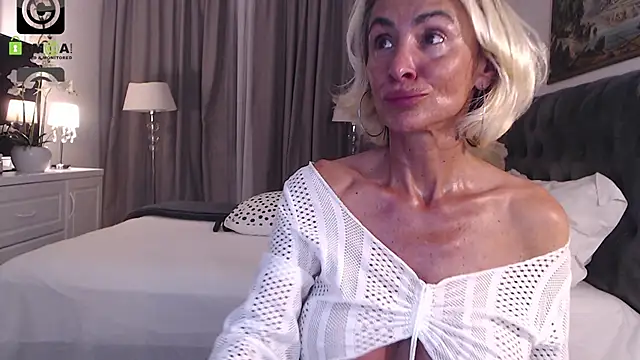 Snapshot of SilverMiss chatting on June 12, 6:27 pm SilverMiss online show from June 12, 6:27 pm