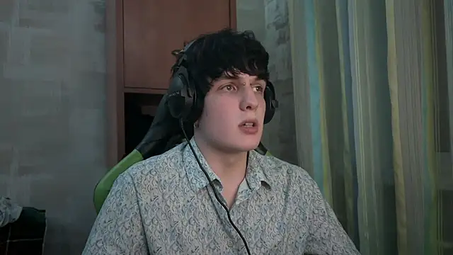 Snapshot of DenBunnyy chatting on February 4, 5:52 pm DenBunnyy online show from February 4, 5:52 pm