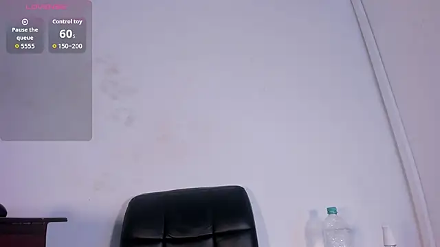 naughtylizeth  online show from April 18, 5:48 pm