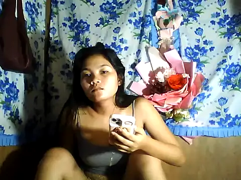 PinaySkinnyJust18 online show from May 24, 9:47 pm