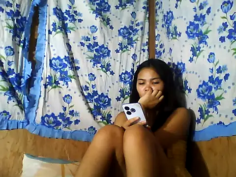 Snapshot of PinaySkinnyJust18 chatting on July 5, 4:19 am PinaySkinnyJust18 online show from July 5, 4:19 am