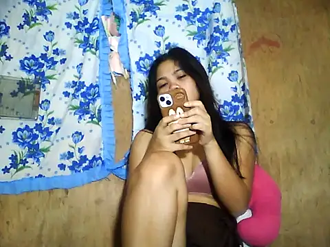 Snapshot of PinaySkinnyJust18 chatting on June 11, 9:34 pm PinaySkinnyJust18 online show from June 11, 9:34 pm